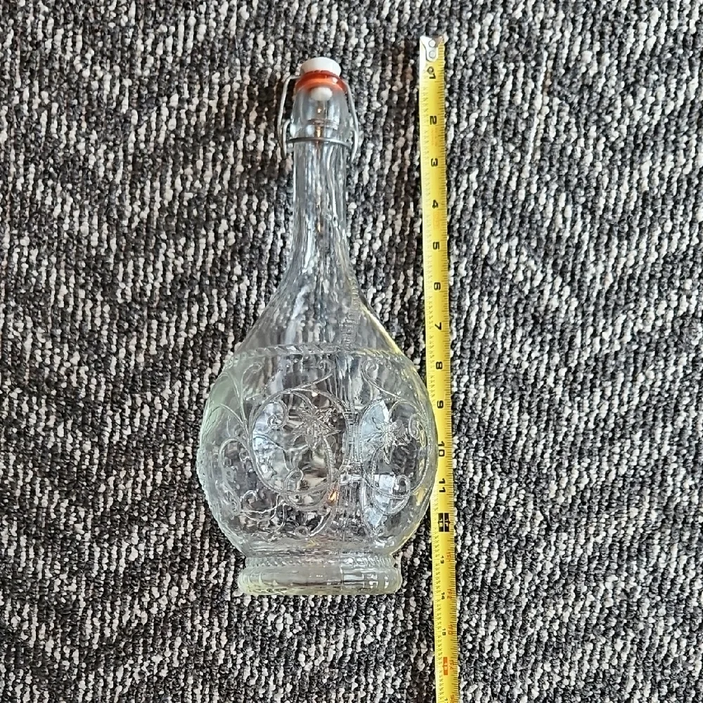 Williams Sonoma Clear Glass Decorative Vase